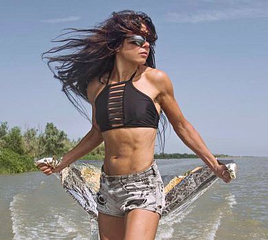 Руслана в куценьких шортах посвітила пресом в українській Каліфорнії 