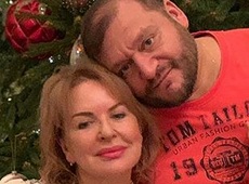 Добкін зібрав своїх жінок під ялинкою. ФОТО