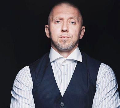 Ставив дітей на гречку: ексдружина репера Серьоги звинуватила його в викраденні синів та жорстокості