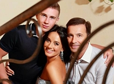 Син Коновалюка обіймався з мачухою на її 35-річчі. ФОТО