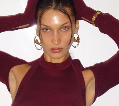 Белла Хадід у кроптопі з сіточки засвітила напівоголені груди. ФОТО