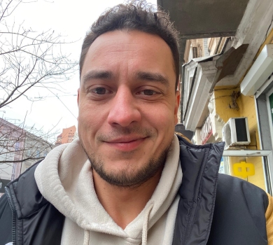 До та після: Синельников показав, що зробив руській мір із будинком його батьків у Гостомелі