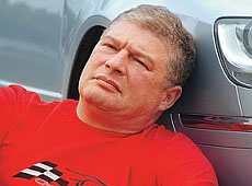 Червоненко розповів, як бігав за дівками і саджав брата на шафу