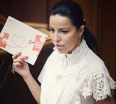 Депутатка Дмитрієва засвітила в Раді українську каблучку за 43 тисячі  