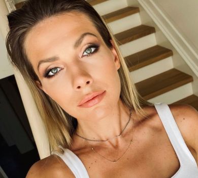 Дочка Сумської похвалилася рельєфним пресом коло басейну. ФОТО 