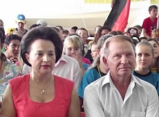 Кучма з дружиною поїхав до Артеку фестивалити