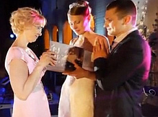 Екс-міністр Тимошенко ридала на весільному Дивокраї. ВІДЕО