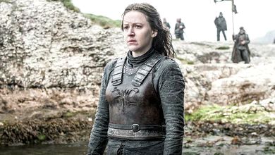 Воїтельки теж годують грудьми: зірка Гри престолів зворушила мережу ФОТО у гримі та з немовлям