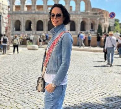 Ексдружина Кличка у джинсовому кежуалі показала свої римські канікули. ФОТО