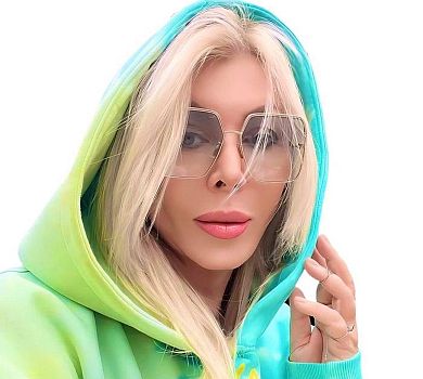 Яскрава парочка: Білик у Празі показалася в обіймах колишнього. ФОТО