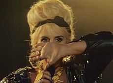 Берлін, медузи та хлопець у жіночому вбранні: Джамала представила нове ВІДЕО 