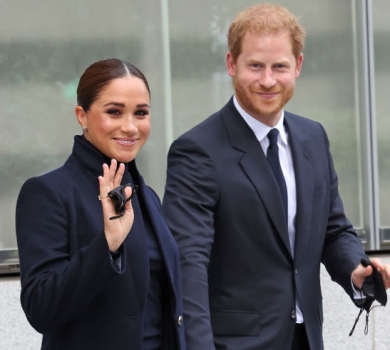 Маркл у міні та шльопках сходила з чоловіком до мішленівського ресторану