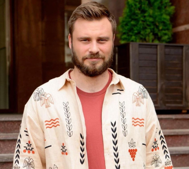 Дрон-камікадзе влучив у будинок телеведучого Єгора Гордєєва