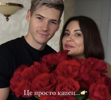 Трінчер показала, як Волошин просив її руки в майбутньої тещі. Зворушливе ВІДЕО