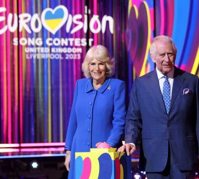 Чарльз ІІІ і Камілла опинилися на сцені Євробачення-2023 у Ліверпулі. ВІДЕО