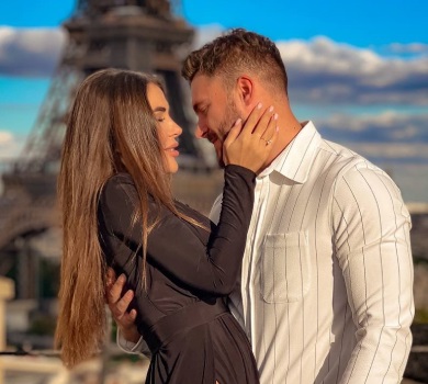 Найвпевненіше так: Стужук заручилася в Парижі. ФОТО