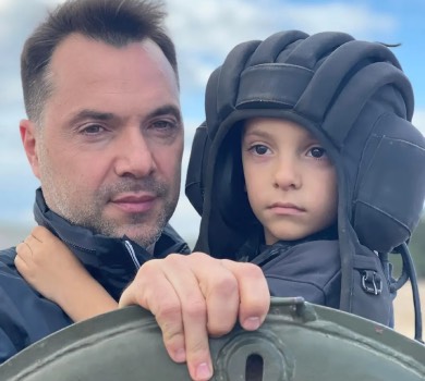 Нероба Арестович показав, яким його бачить син. ФОТО