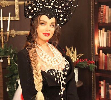 Наташа Корольова вдала з себе сексапільну чорну Снігуроньку