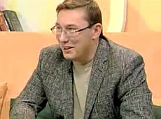 Луценко любить пускати в хід праску і розігрувати Тимошенко мерцями. ВІДЕО