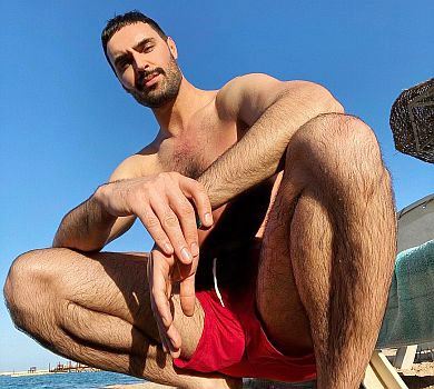 Козловський на відпочинку показав тіло та поцілунок зі сфінктером