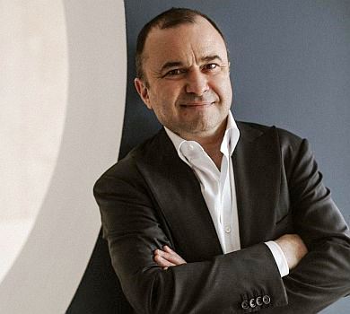 Нема коли старіти: Павлік про батьківство в 55 років та свій рецепт бадьорості