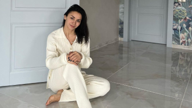 Гвоздьова у білизні помилувалася власним тілом у дзеркалі