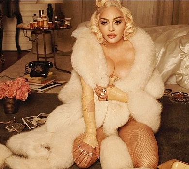 Мадонна назавжди: поп-діва в ретро-фотосесії для глянцю блиснула сідницями та голими грудьми 