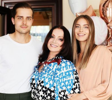 Ротару відзначила 73-річчя фотосесією в родинному колі