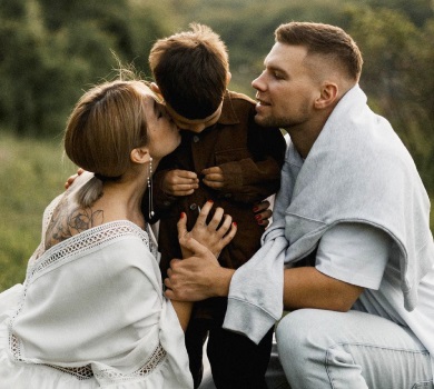 Перша зйомка вчотирьох: Пренткович із найулюбленішими чоловіками попозувала на природі. ФОТО