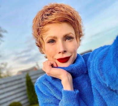 Душ встигла прийняти наполовину: Лебідь на порозі продемонструвала оригінальний лук