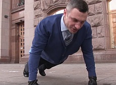 Кличко та музиканти повідтискалися на підтримку ветеранів АТО. ВІДЕО