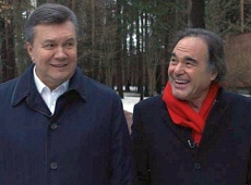 Олівер Стоун допитав легітимного Януковича та вгледів у подіях на Майдані слід ЦРУ