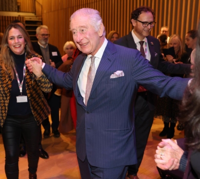 Король танцполу: Чарльз ІІІ погопцював на вечірці з нагоди Хануки