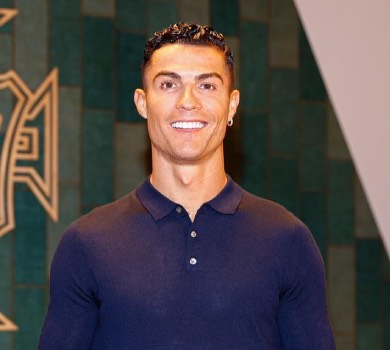 Любов навіки: Роналду замилував фото із новонародженою донечкою