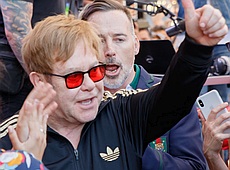 Елтон Джон в адідасі зчинив фурор на Кураж Базарі в Києві