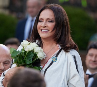 Ротару після виступу в Сочі отримала звання Легенди з рук Зеленського 