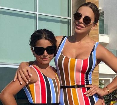 Лорак з дочкою в однакових купальниках попозували коло басейну 