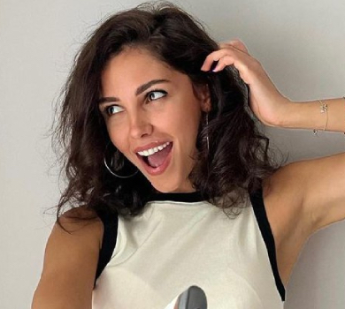 Богдан в обтислому спортлуці похизувалася прогресом у розтяжці