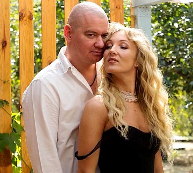 Дружина Кошового привітала з днем народження коханого друга по чарці