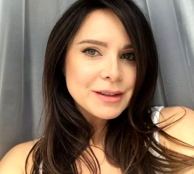 Із любов'ю та про любов: Подкопаєва в білій сукні знялася в вагітній фотосесії