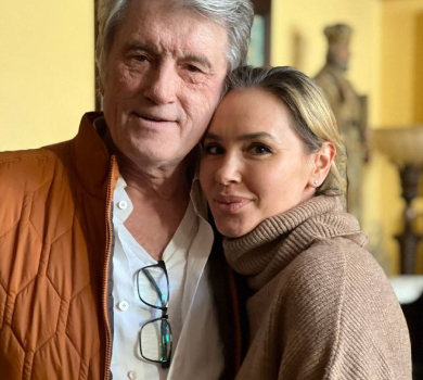 На камуфляжі і з тризубом: донька Ющенка обговорила з татом шлях руського воєнного корабля