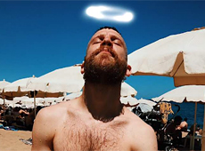 Дорн показав голий торс і відповів патріотам лукавим черговим віршем. ФОТО. ВІДЕО