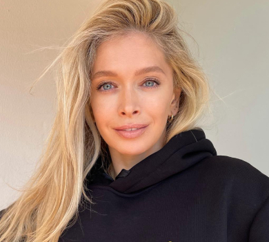 Брежнєва з косичками та в мінішортах потусила на музфестивалі з Сільченко