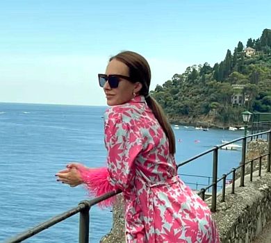 Дружина Остапчука в яскравому луці показалася на тлі італійських краєвидів
