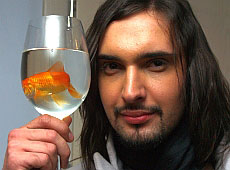 Козловський гіпнотизував рибку, а у Монро з'явився конкурент