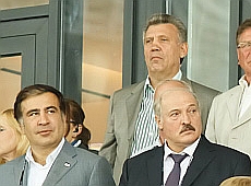 Саакашвілі та Лукашенко з сином завітали на фінал Євро-2012