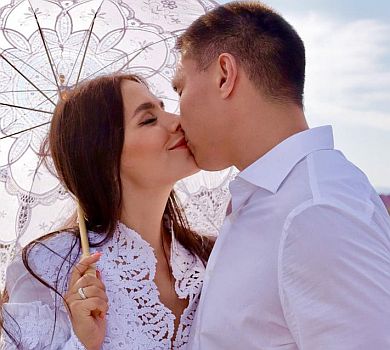 Онуфрійчук чоловіку на ювілей влаштувала ванну серед гір та виконала хіт 90-х