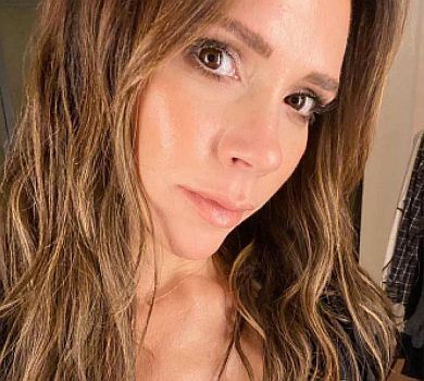 Деталі луку: Вікторія Бекхем показала крупний план звабливого декольте