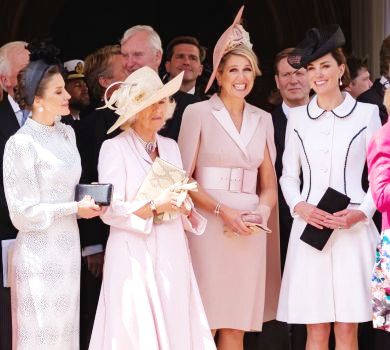 Чорно-біла Міддлтон iз двома королевами побачила вручення найстарішого ордену світу