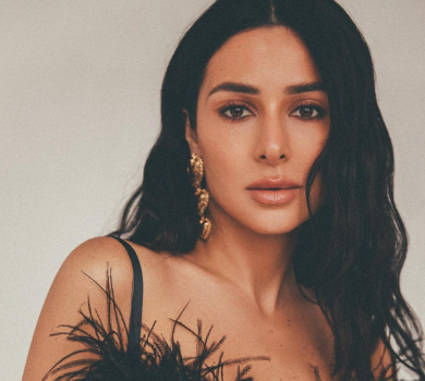 Не можу більше тримати цю красу: Огнєвіч в мереживі та пір’ї млосно повигиналася на камеру